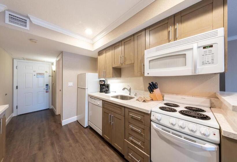 Carlsbad Inn Beach Resort