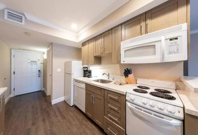 Carlsbad Inn Beach Resort