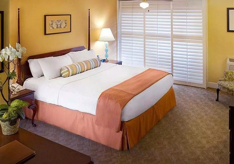 Carlsbad Inn Beach Resort