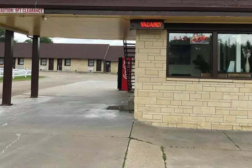 فندق Budget Host Inn   Emporia