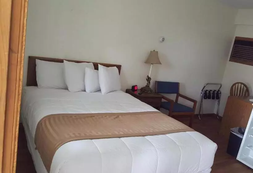 Отель Budget Host Inn