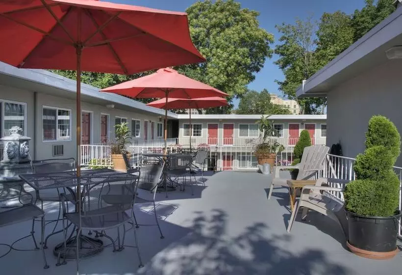 Отель Campus Inn & Suites Eugene Downtown