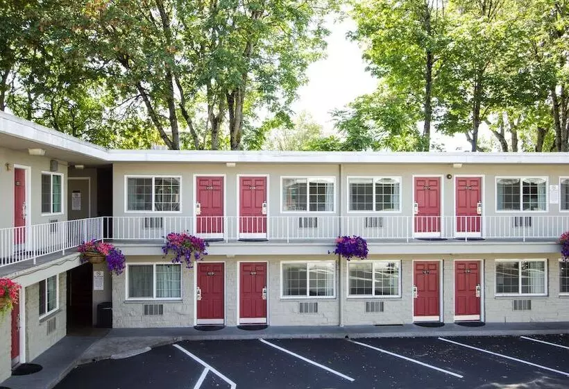 Отель Campus Inn & Suites Eugene Downtown