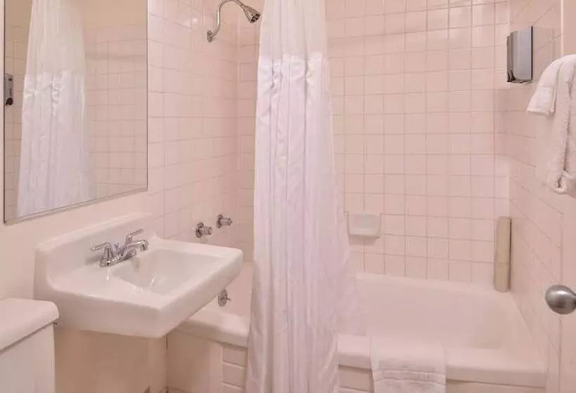 Отель Campus Inn & Suites Eugene Downtown