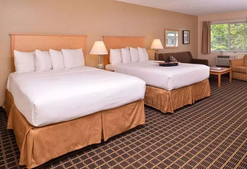 Отель Campus Inn & Suites Eugene Downtown