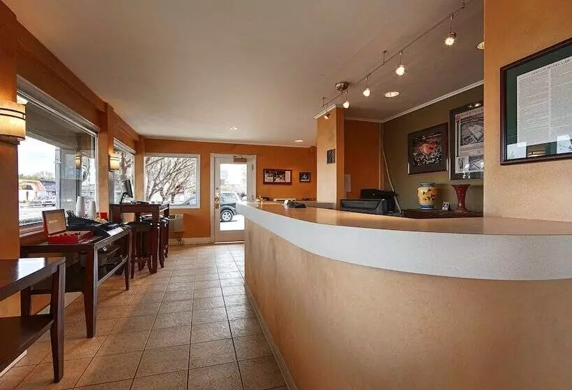 Отель Campus Inn & Suites Eugene Downtown