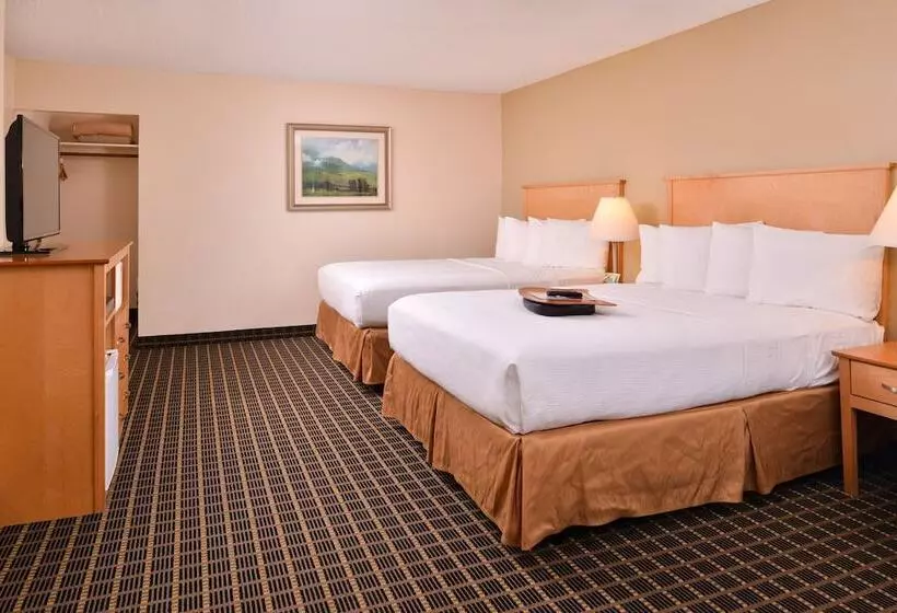 Отель Campus Inn & Suites Eugene Downtown