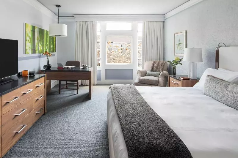 Отель Canyon Ranch Lenox