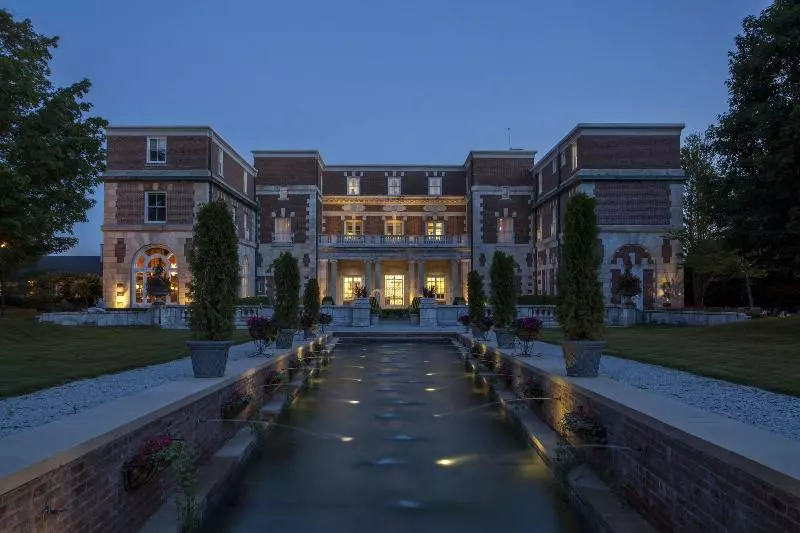 Отель Canyon Ranch Lenox