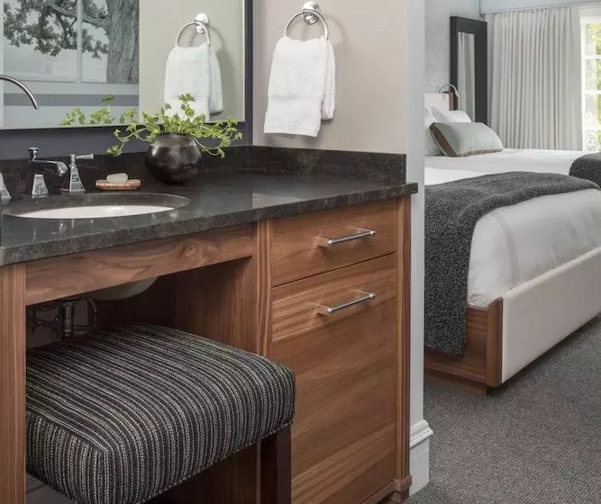 Отель Canyon Ranch Lenox