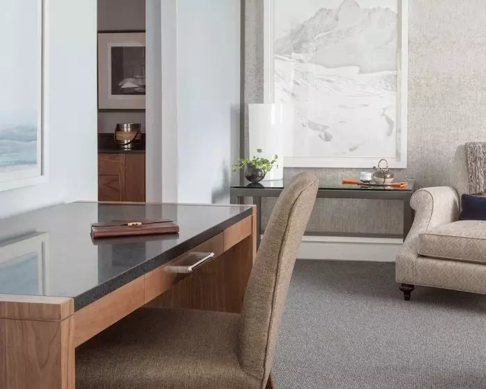 Отель Canyon Ranch Lenox