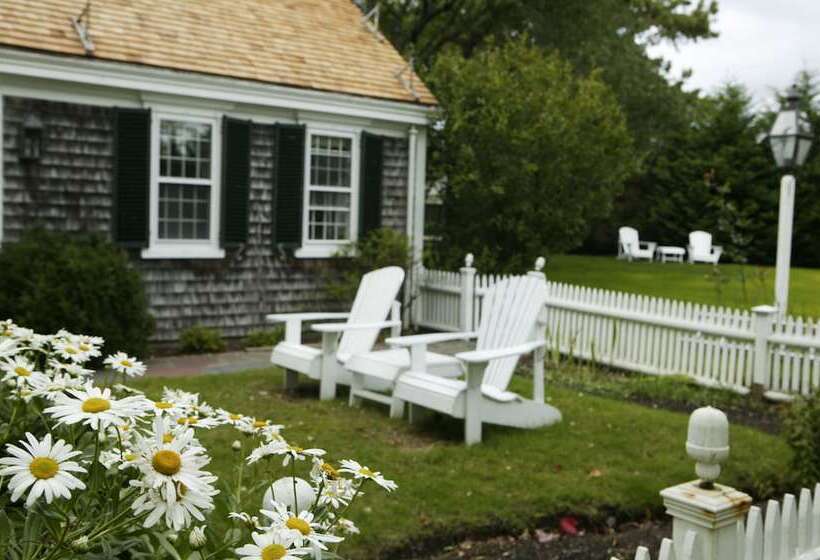 فندق Captain's House Inn