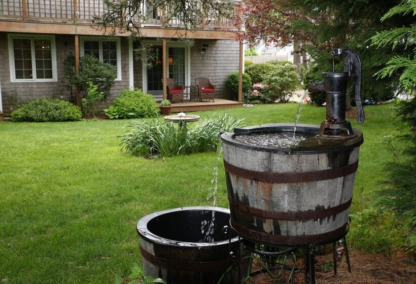 فندق Captain's House Inn