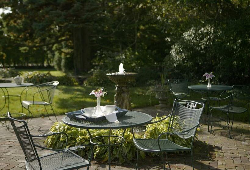 فندق Captain's House Inn