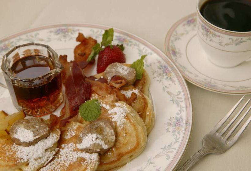 فندق Captain's House Inn