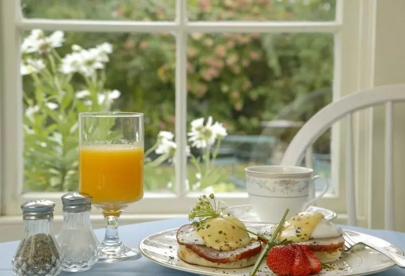 酒店 Captain's House Inn