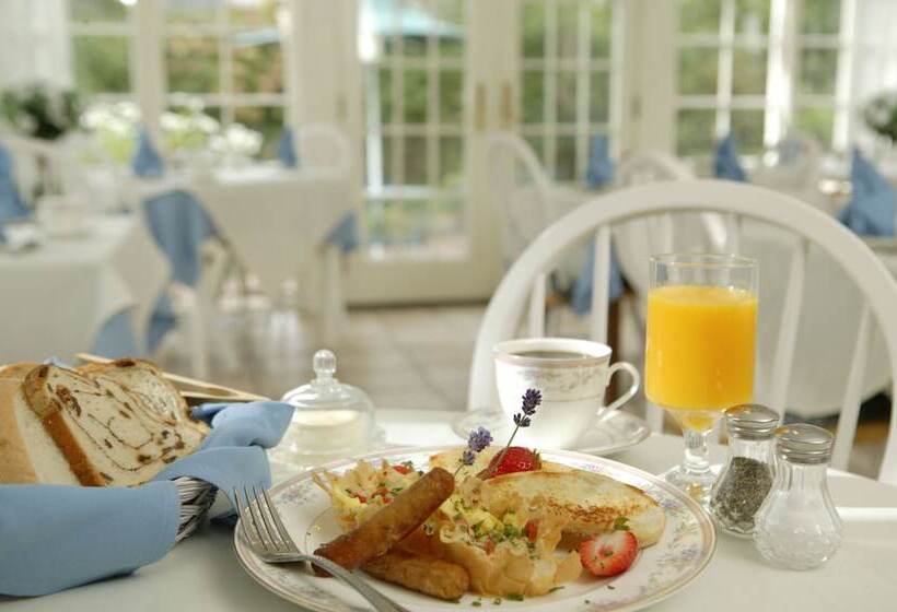 فندق Captain's House Inn