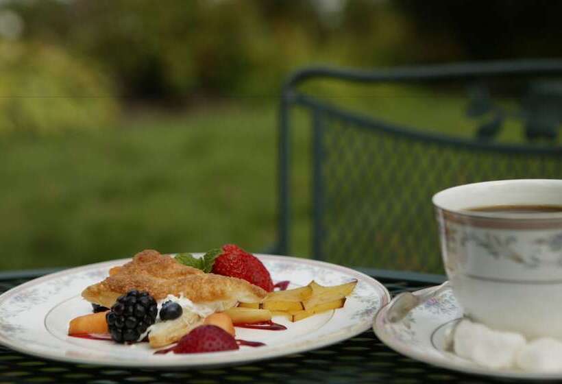 فندق Captain's House Inn