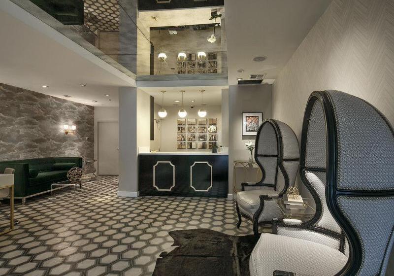 ホテル Carlyle Inn