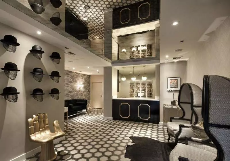 ホテル Carlyle Inn