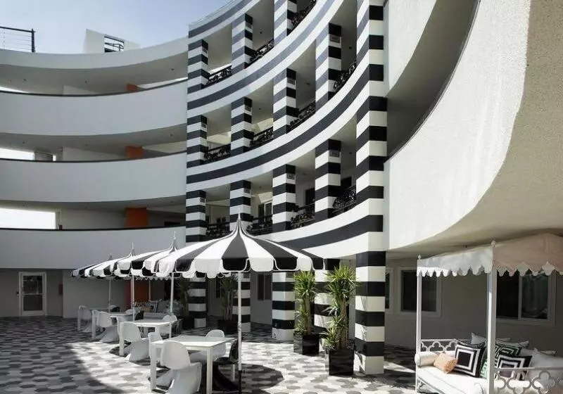 ホテル Carlyle Inn