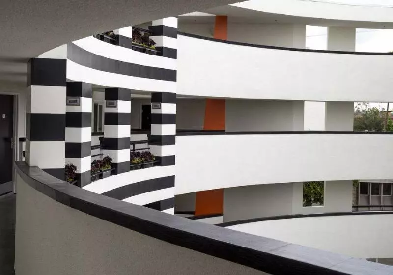 ホテル Carlyle Inn