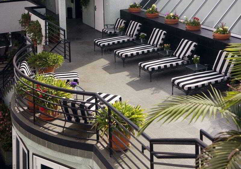 ホテル Carlyle Inn