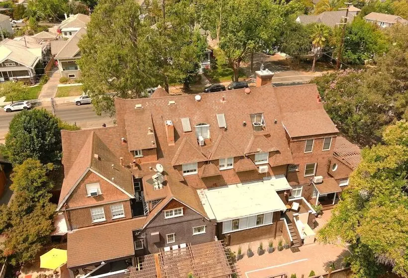 ホテル Cedar Gables Inn