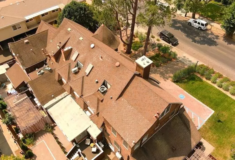 ホテル Cedar Gables Inn