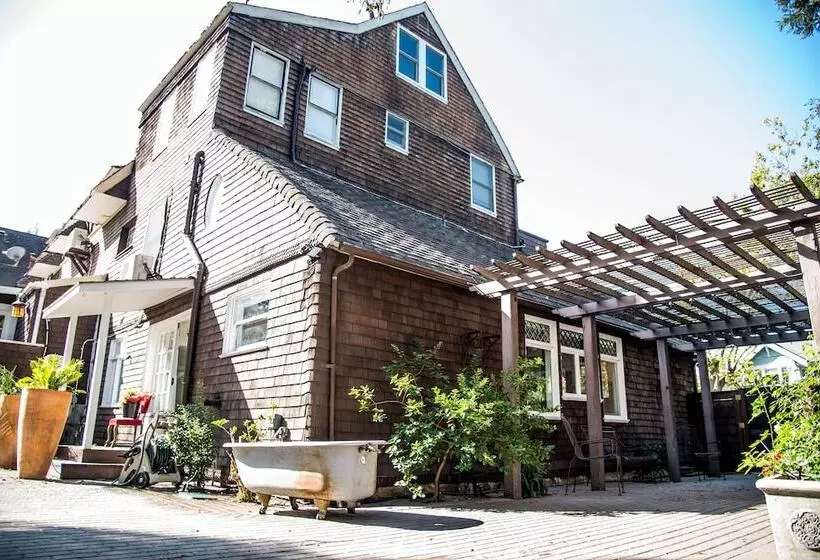 ホテル Cedar Gables Inn