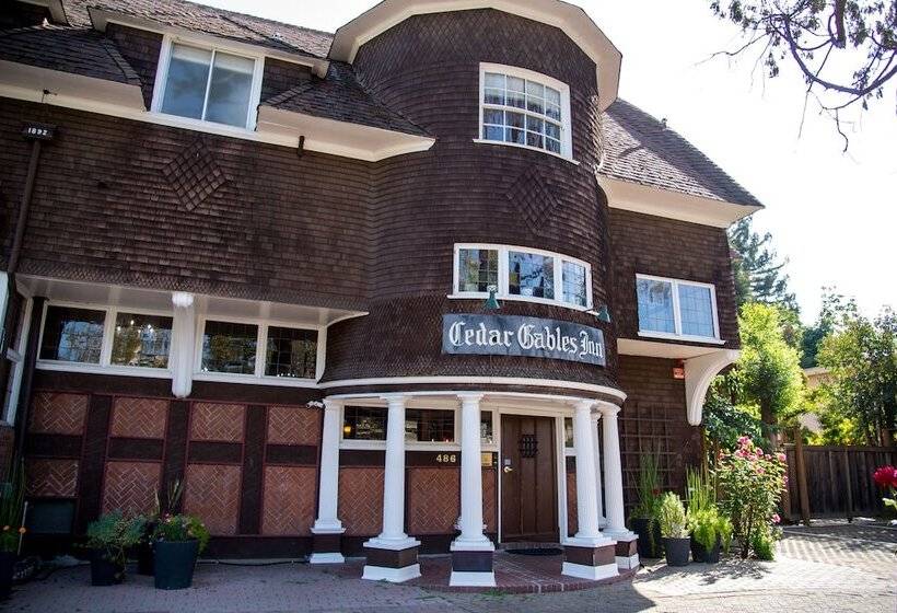 בית מלון כפרי Cedar Gables Inn