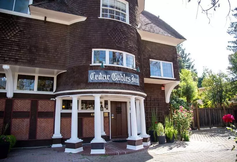 ホテル Cedar Gables Inn
