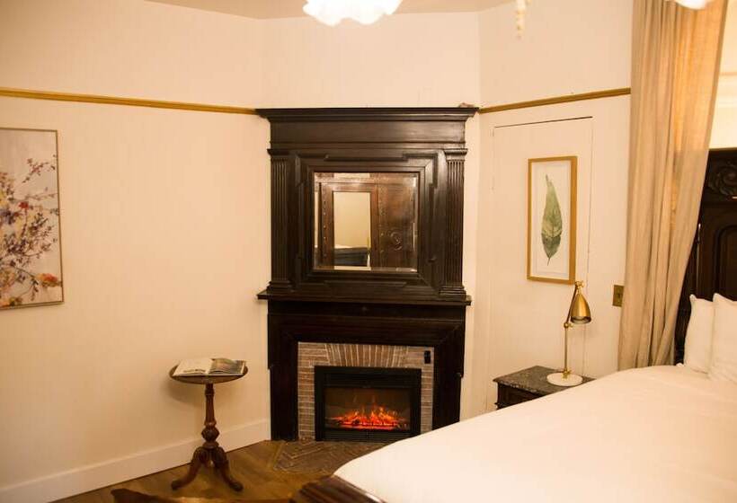 בית מלון כפרי Cedar Gables Inn