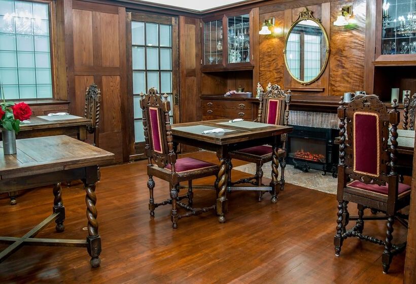 בית מלון כפרי Cedar Gables Inn