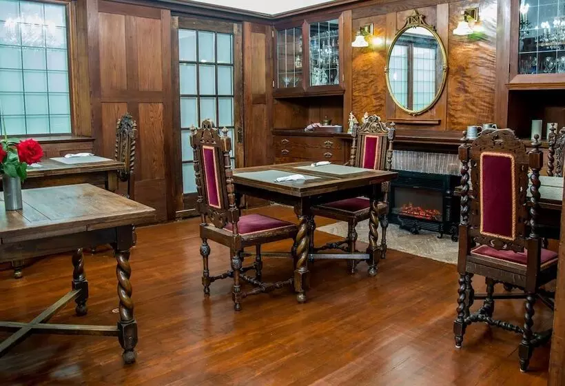 ホテル Cedar Gables Inn