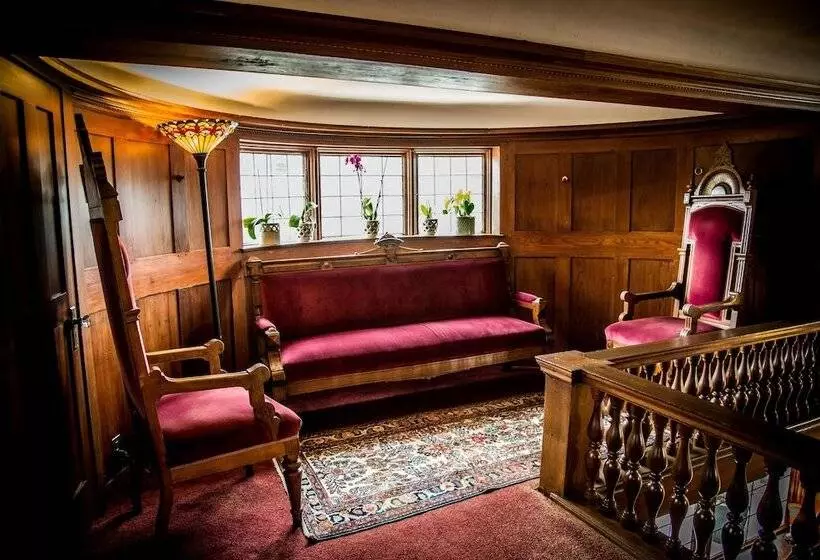 ホテル Cedar Gables Inn