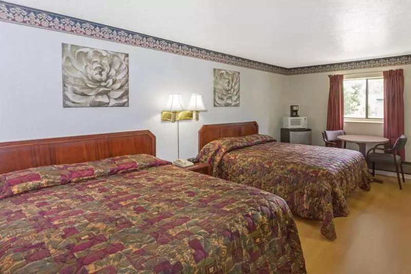 בית מלון כפרי Knights Inn  Athens, Oh