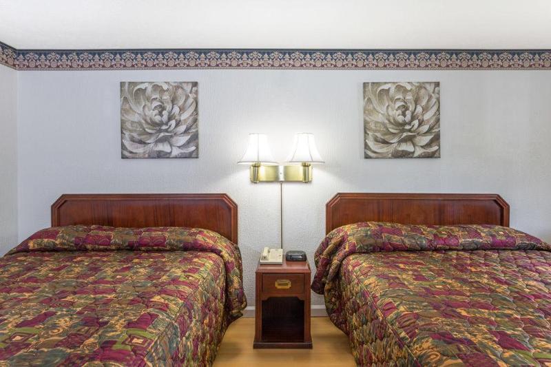 Отель Knights Inn  Athens, Oh