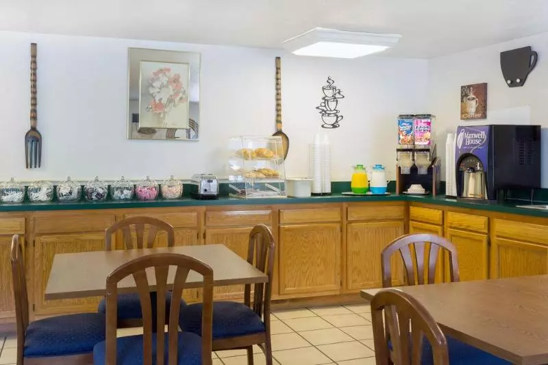 בית מלון כפרי Knights Inn  Athens, Oh