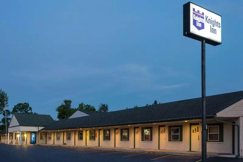 בית מלון כפרי Knights Inn  Athens, Oh