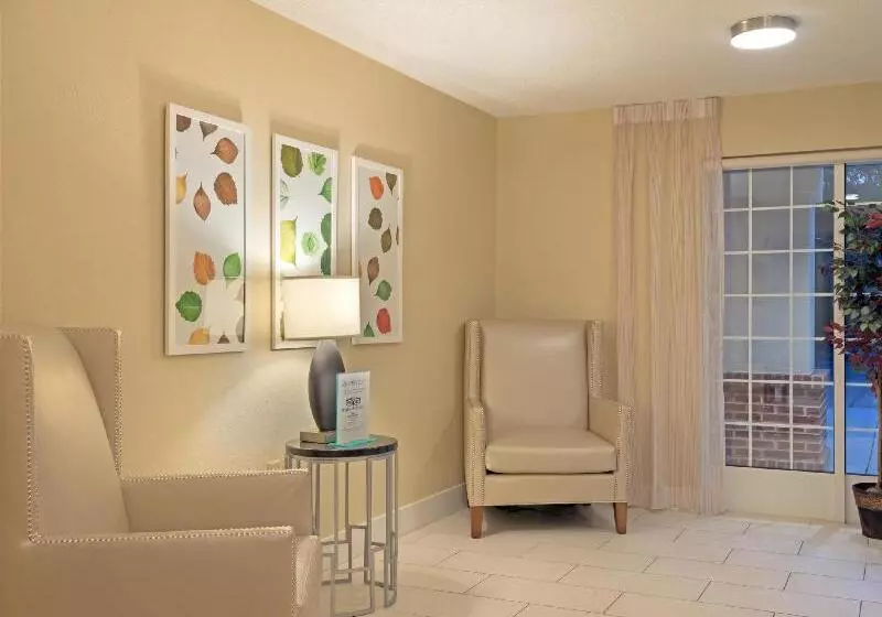 בית מלון כפרי Mainstay Suites Raleigh Cary