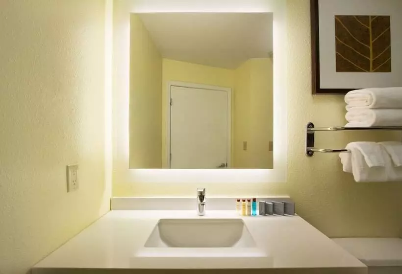 בית מלון כפרי Mainstay Suites Raleigh Cary