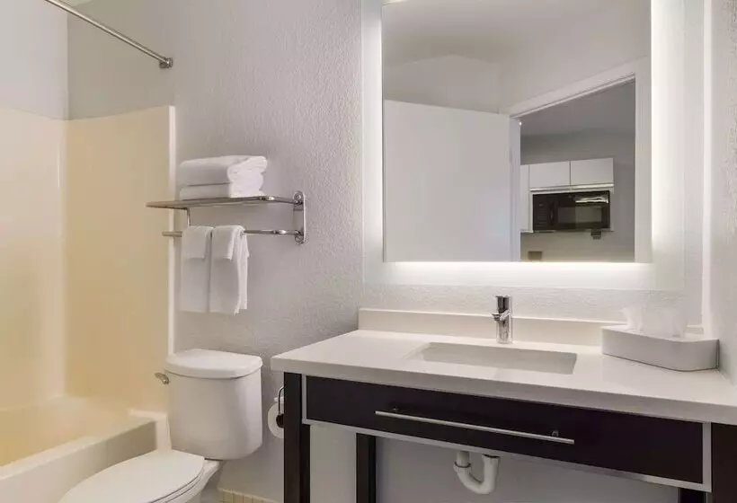 בית מלון כפרי Mainstay Suites Raleigh Cary