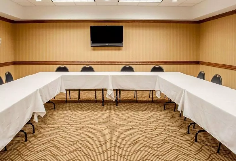 هتل Quality Inn Near Walden Galleria Mall