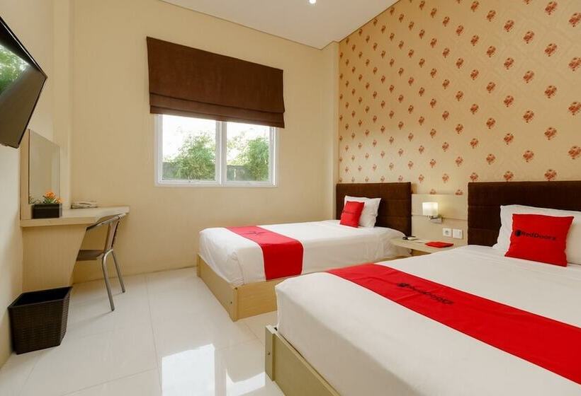 فندق Reddoorz Plus Near Sangkareang Park
