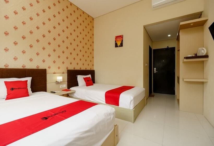 فندق Reddoorz Plus Near Sangkareang Park