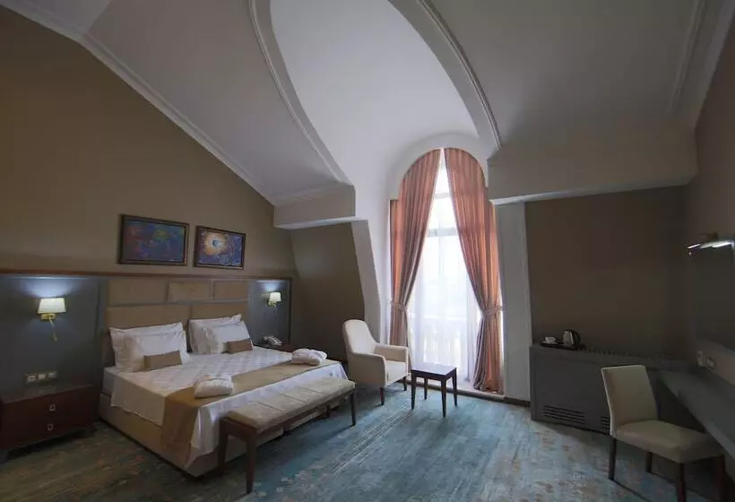 هتل Saat Meydani Nakhchivan