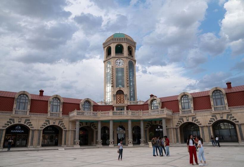 هتل Saat Meydani Nakhchivan