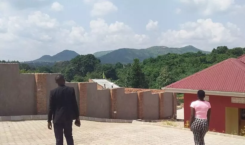 مُتل Hoima Breeze