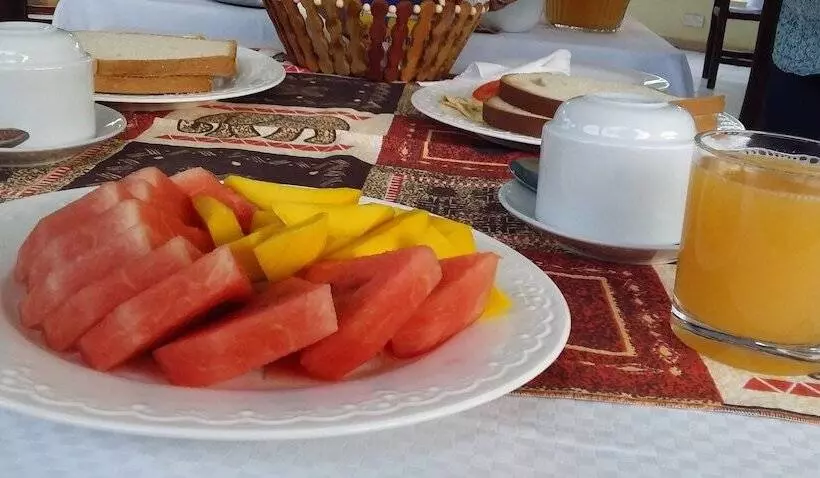 مُتل Hoima Breeze